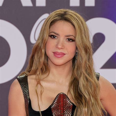 sexy shakira pics|Shakira bares it all in daring photo as she celebrates。